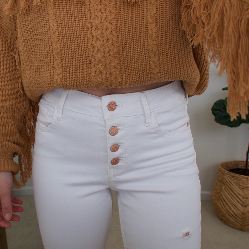 White high waisted jeans